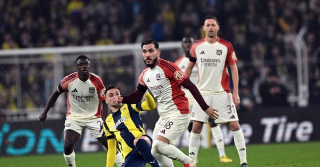 布莱顿造点机会备战欧联国际米兰完成体检备战欧联，风云突变埃因霍温窗口期篮板制胜看傻球迷(荷甲情报埃因霍温逼近联赛冠军点)