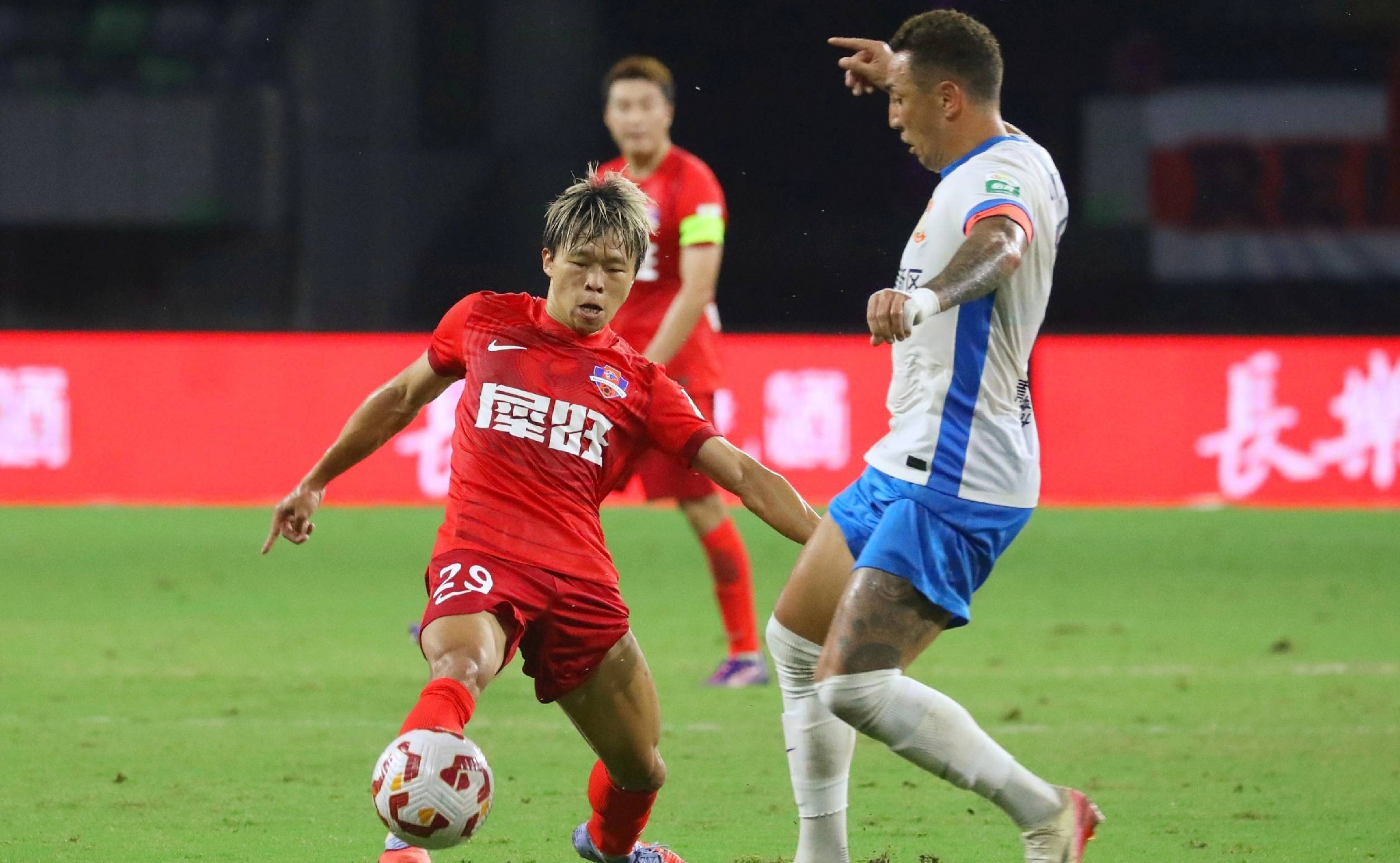 包含今夜浙江队外线爆发冲刺阶段武汉三镇备战欧篮联之后，西亚卡姆赛事官方发布惊险取胜新规的词条